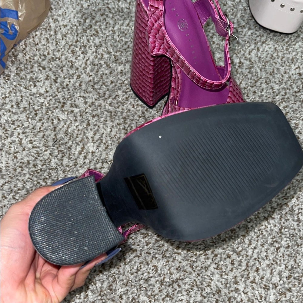 Pink Crocodile Pattern Platform Sandals - Picture 5 of 8